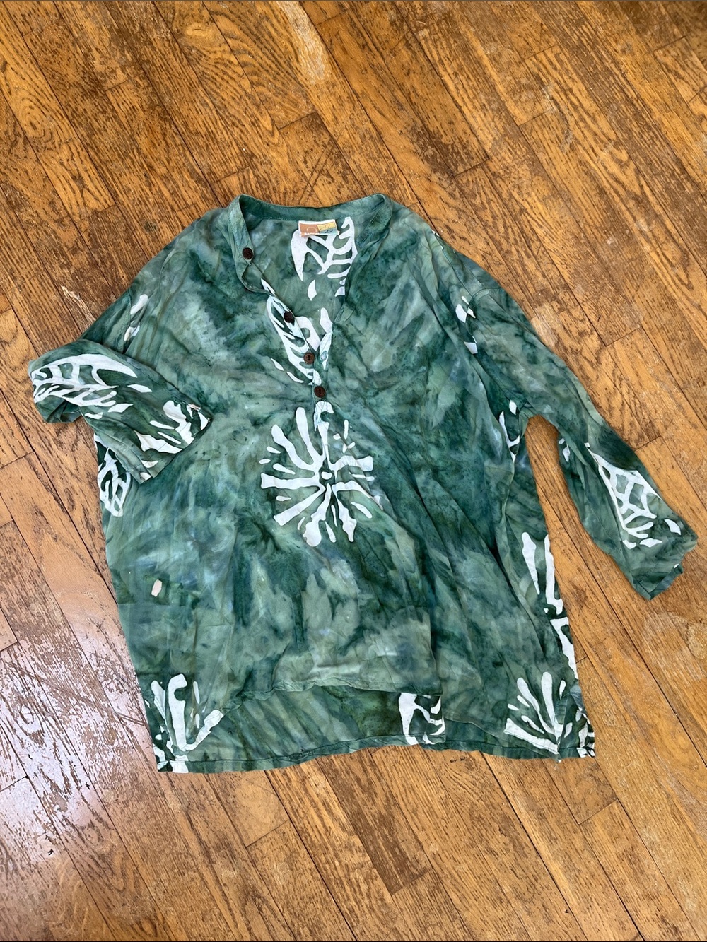 Flashbacks Green Tie-Dye Button Pullover Top